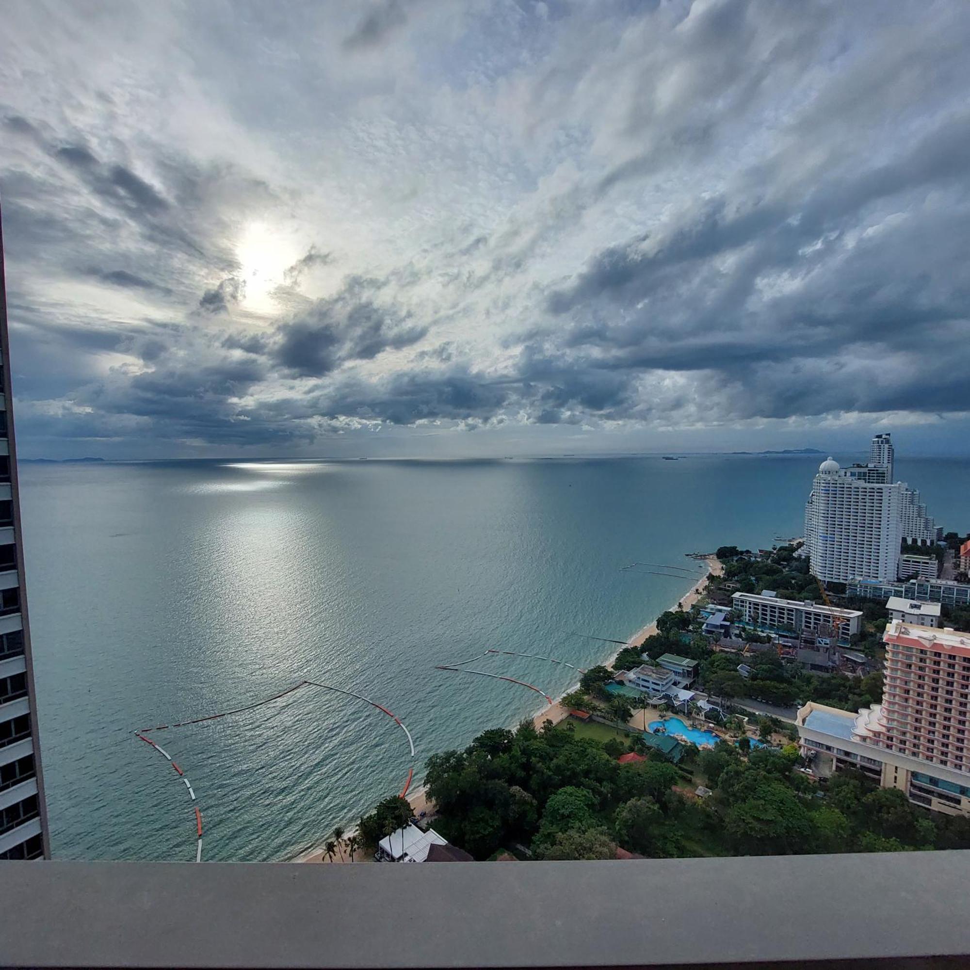 Sea View Apartment In 파타야 외부 사진
