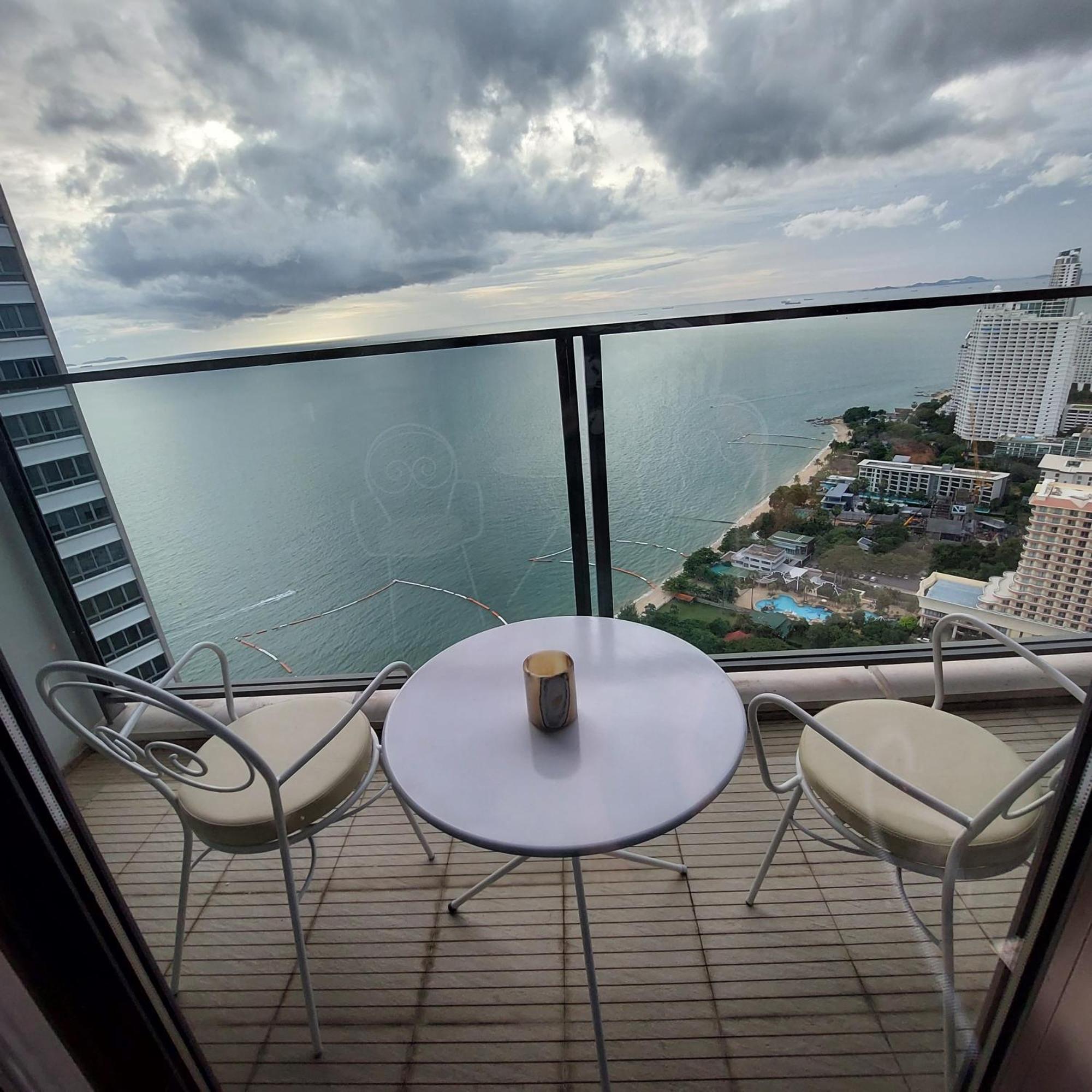 Sea View Apartment In 파타야 외부 사진