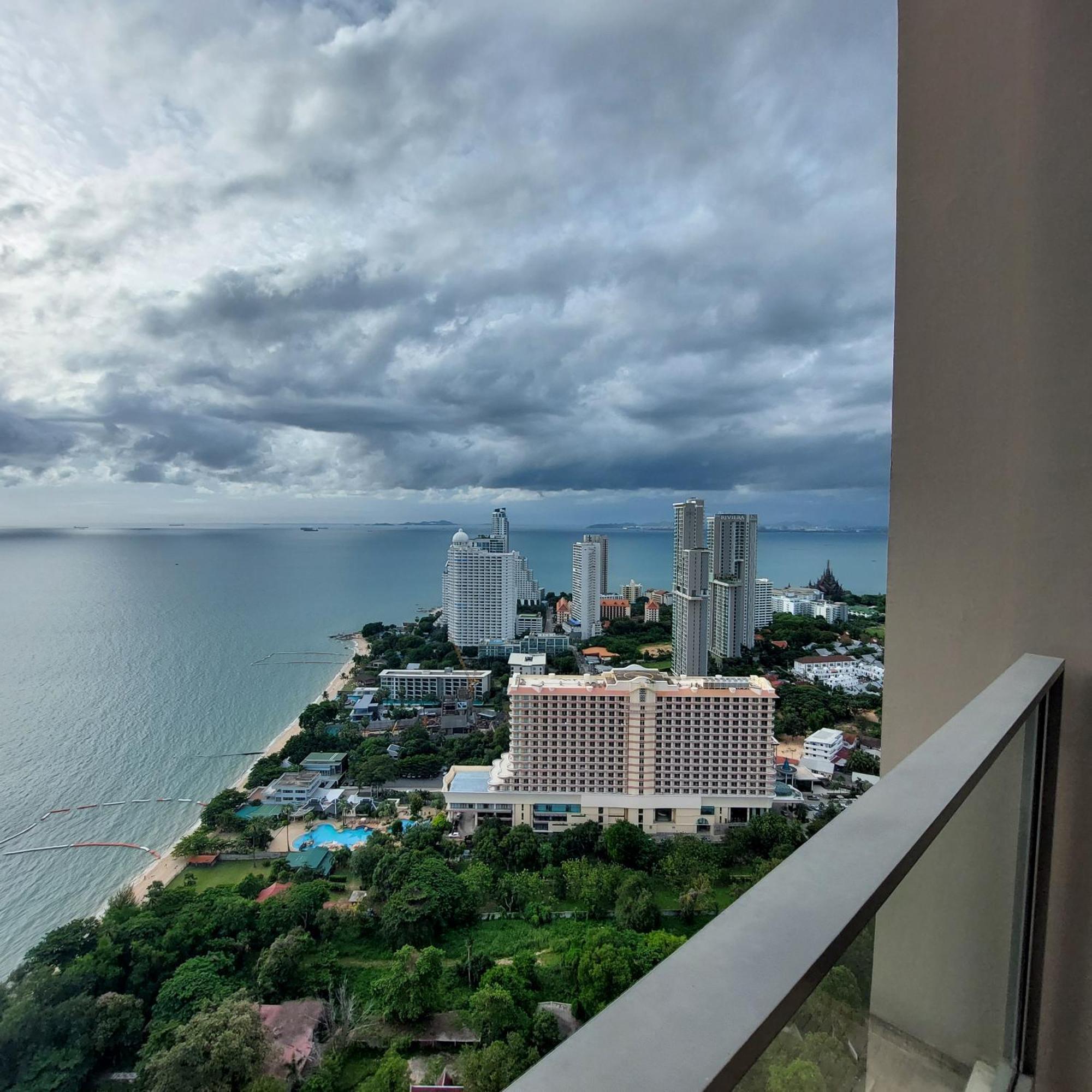 Sea View Apartment In 파타야 외부 사진