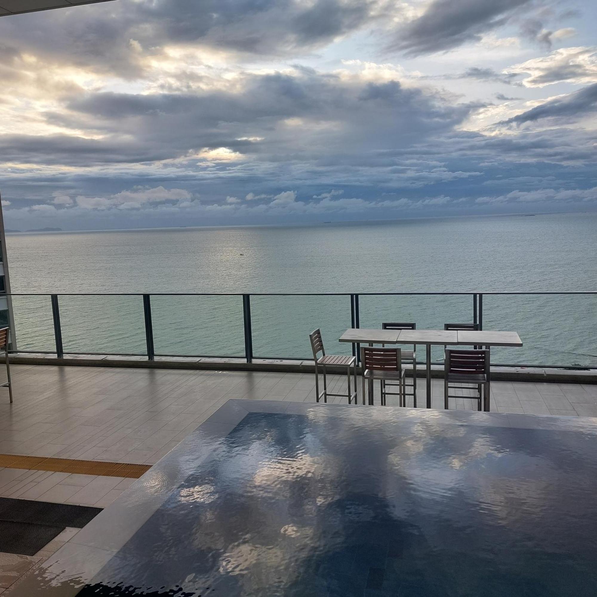 Sea View Apartment In 파타야 외부 사진