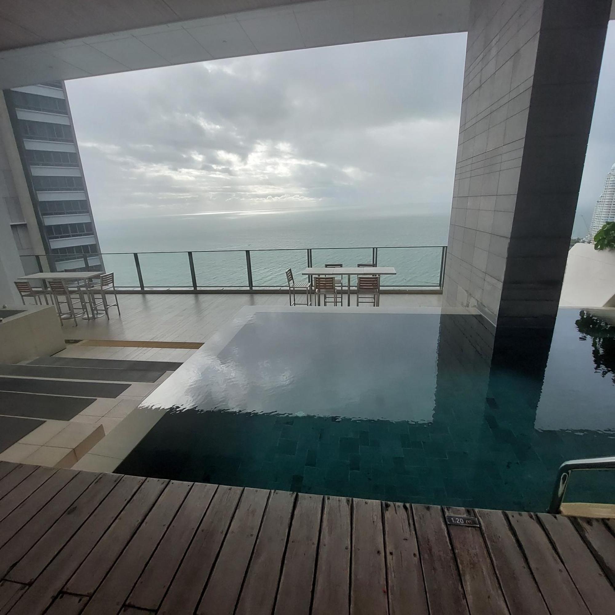Sea View Apartment In 파타야 외부 사진