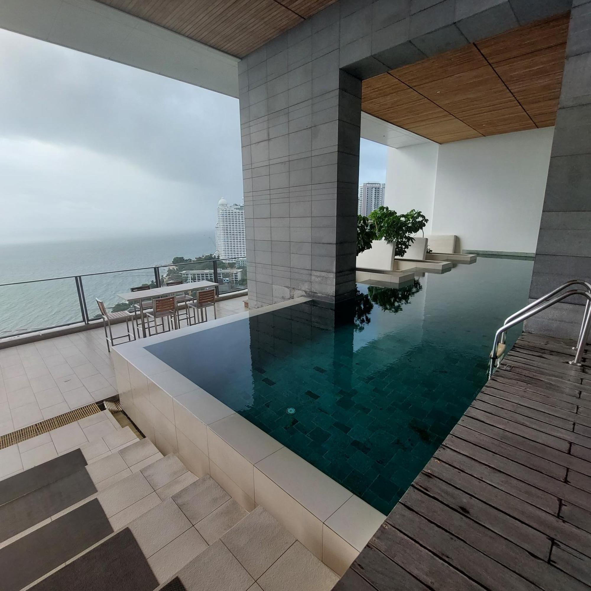 Sea View Apartment In 파타야 외부 사진
