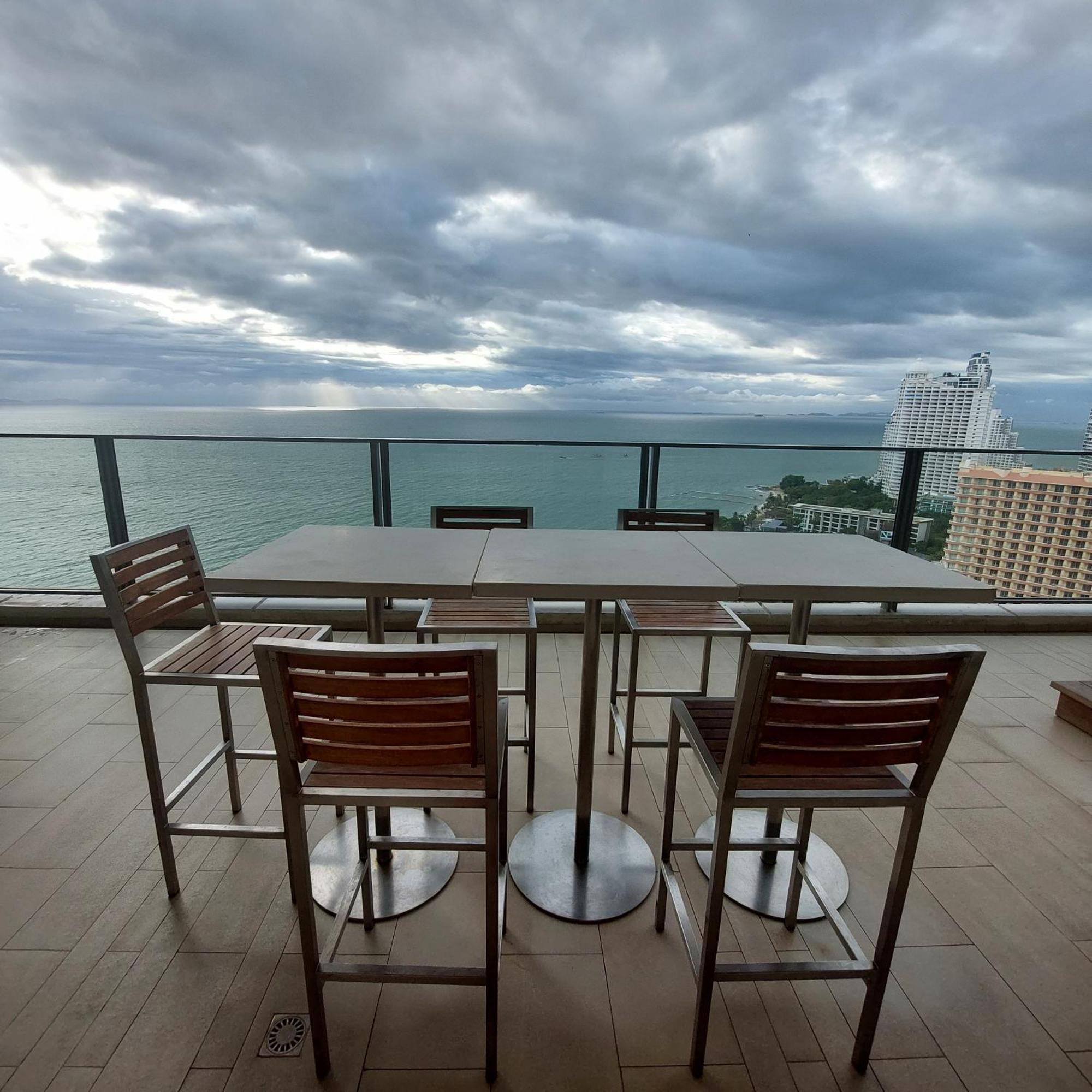 Sea View Apartment In 파타야 외부 사진