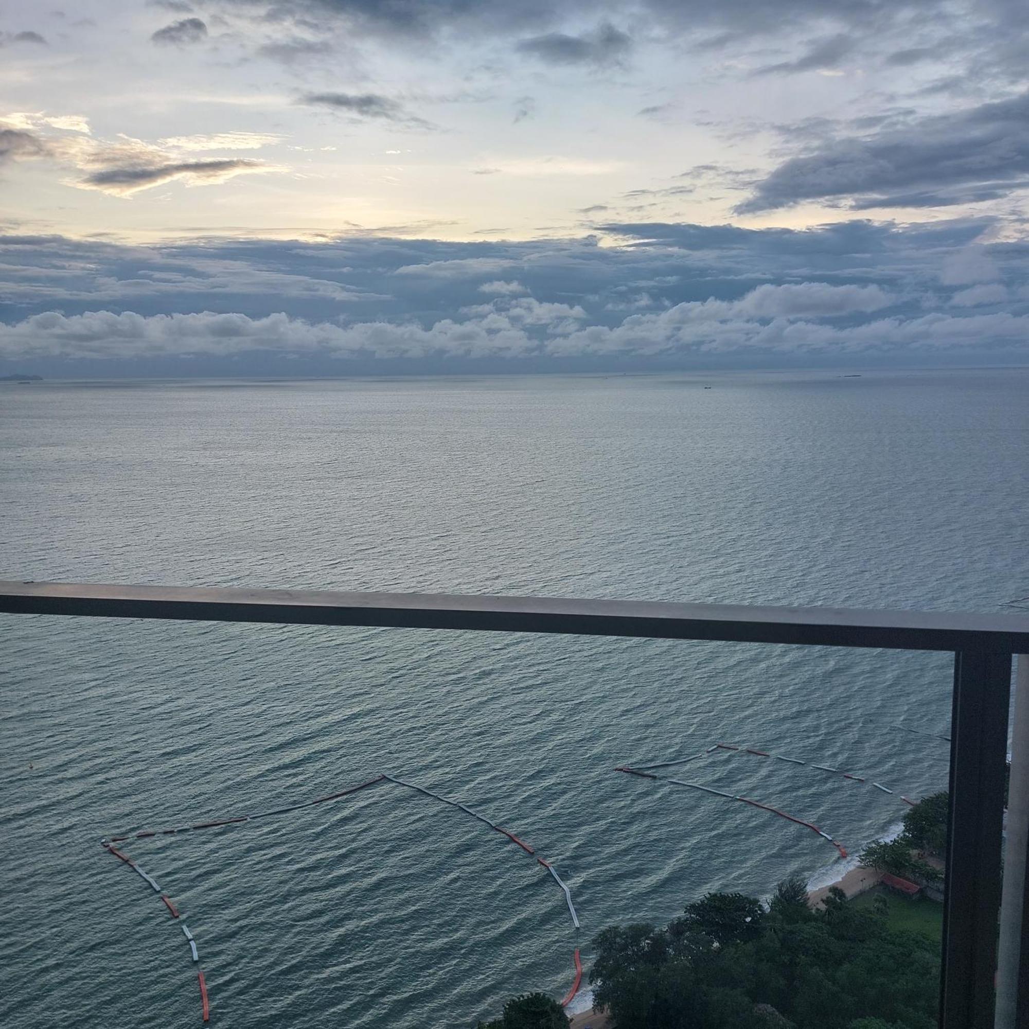 Sea View Apartment In 파타야 외부 사진
