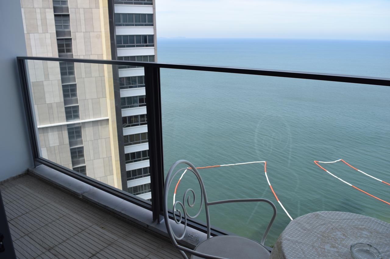 Sea View Apartment In 파타야 외부 사진